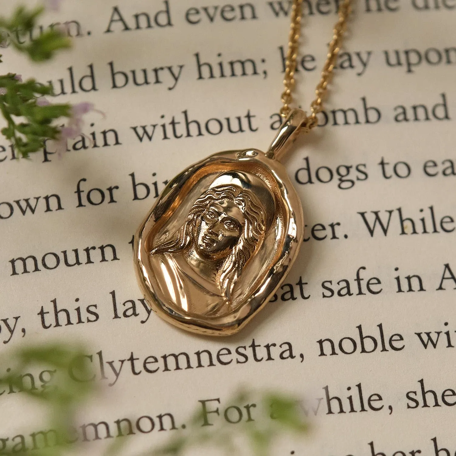 Clytemnestra Molten Gold Pendant