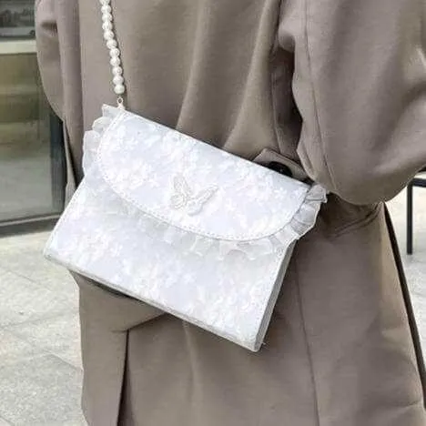 Glow Chic's Influencer Pearl Chain Shoulder Bag