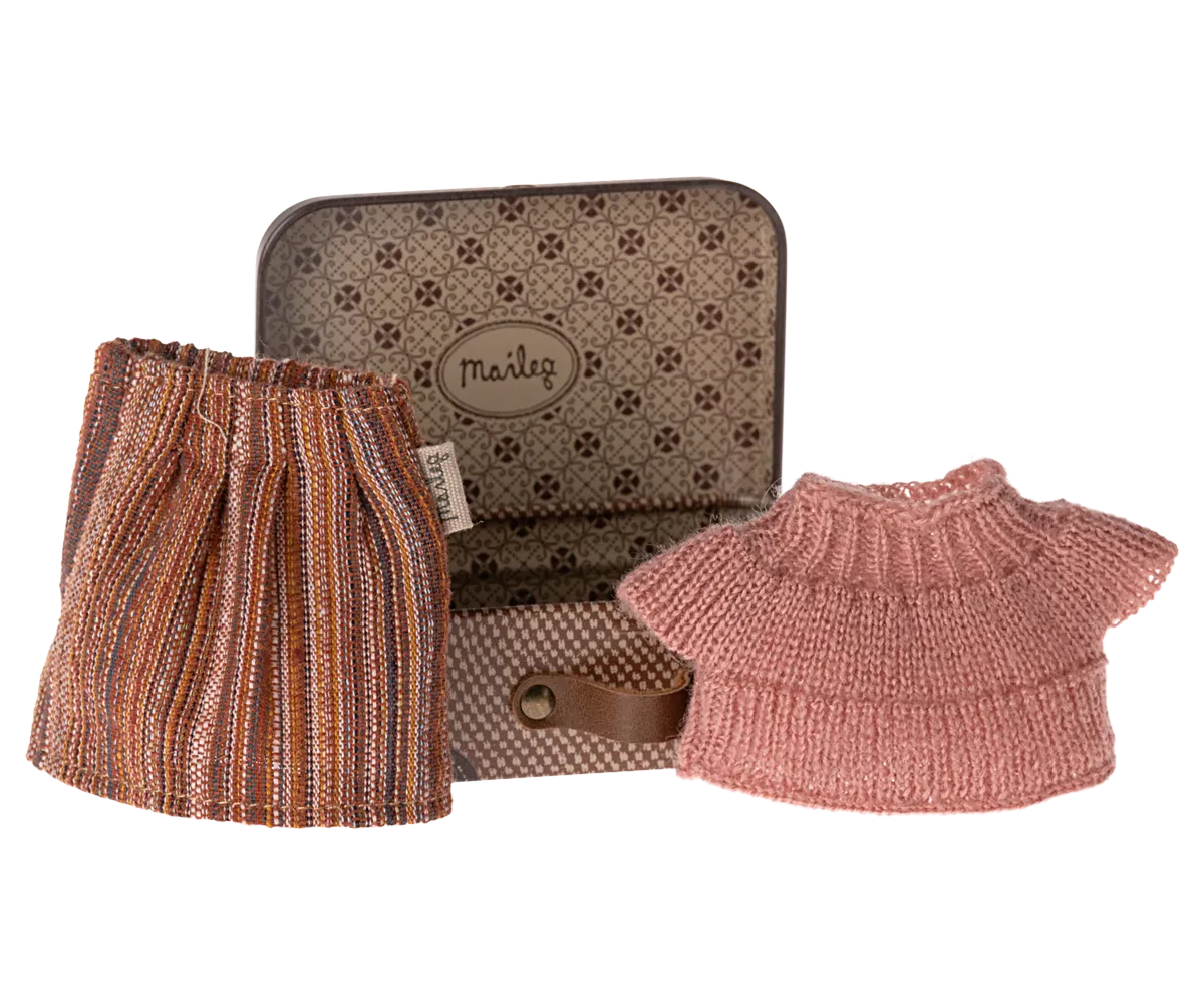 Knitted Blouse & Skirt in Suitcase, Mouse - Grandma