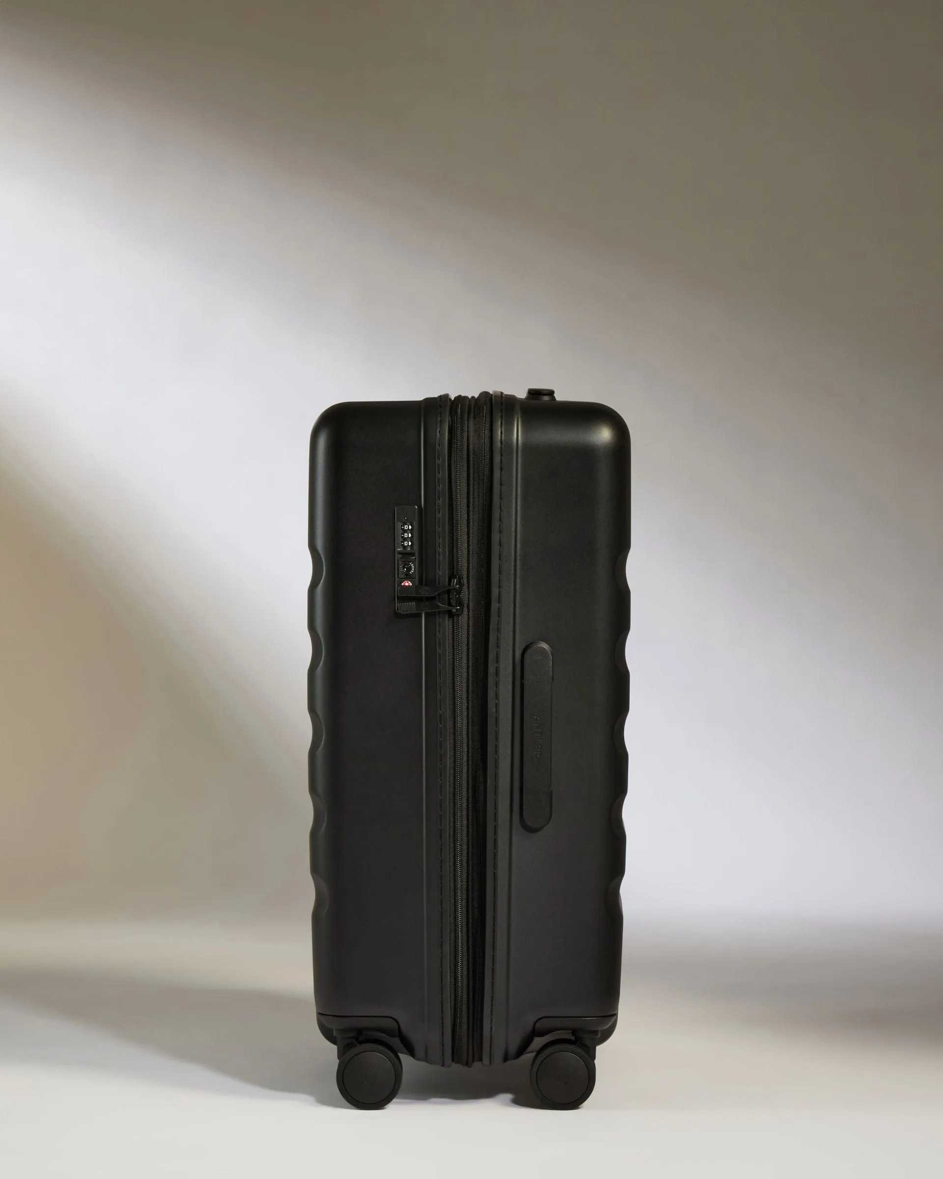 Medium Suitcase in Black - Icon Stripe