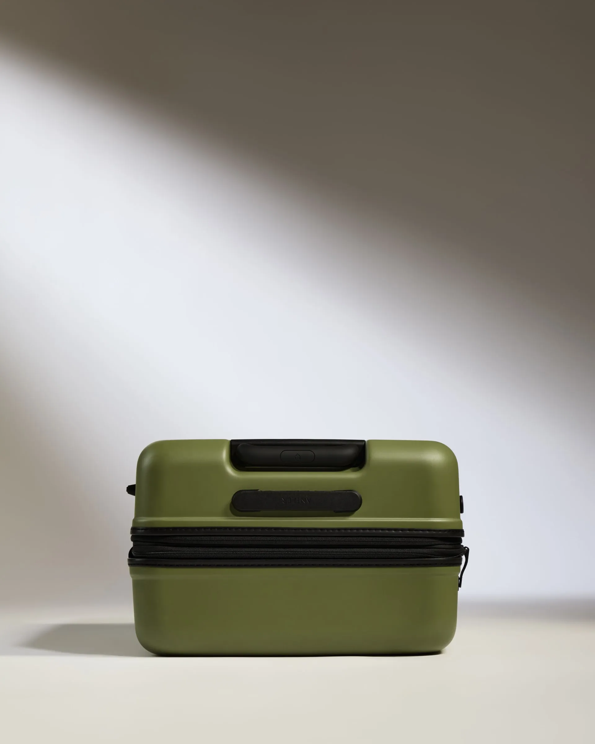 Medium Suitcase in Fern Green - Icon Stripe