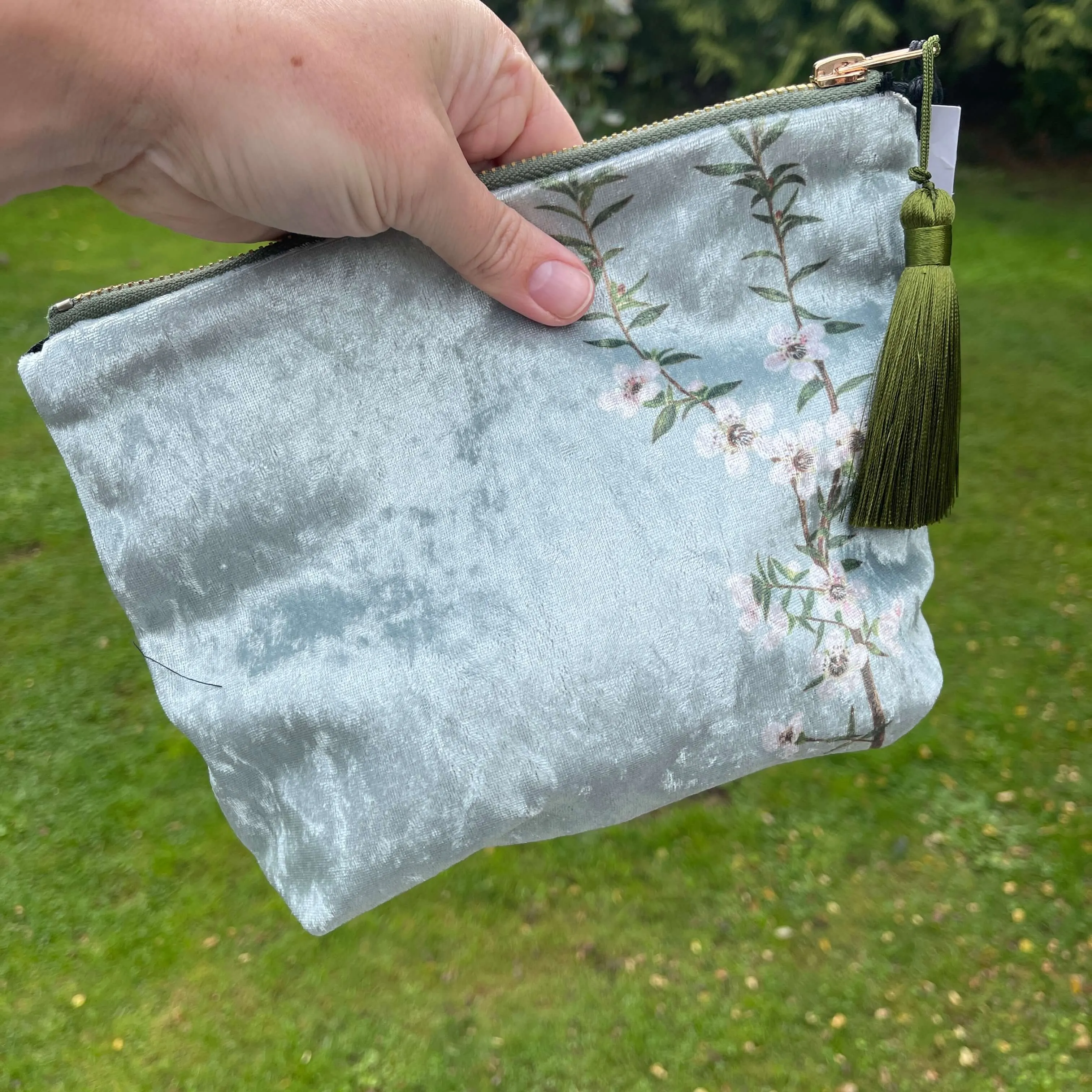 Mānuka Flower Velvet Cosmetic Bag