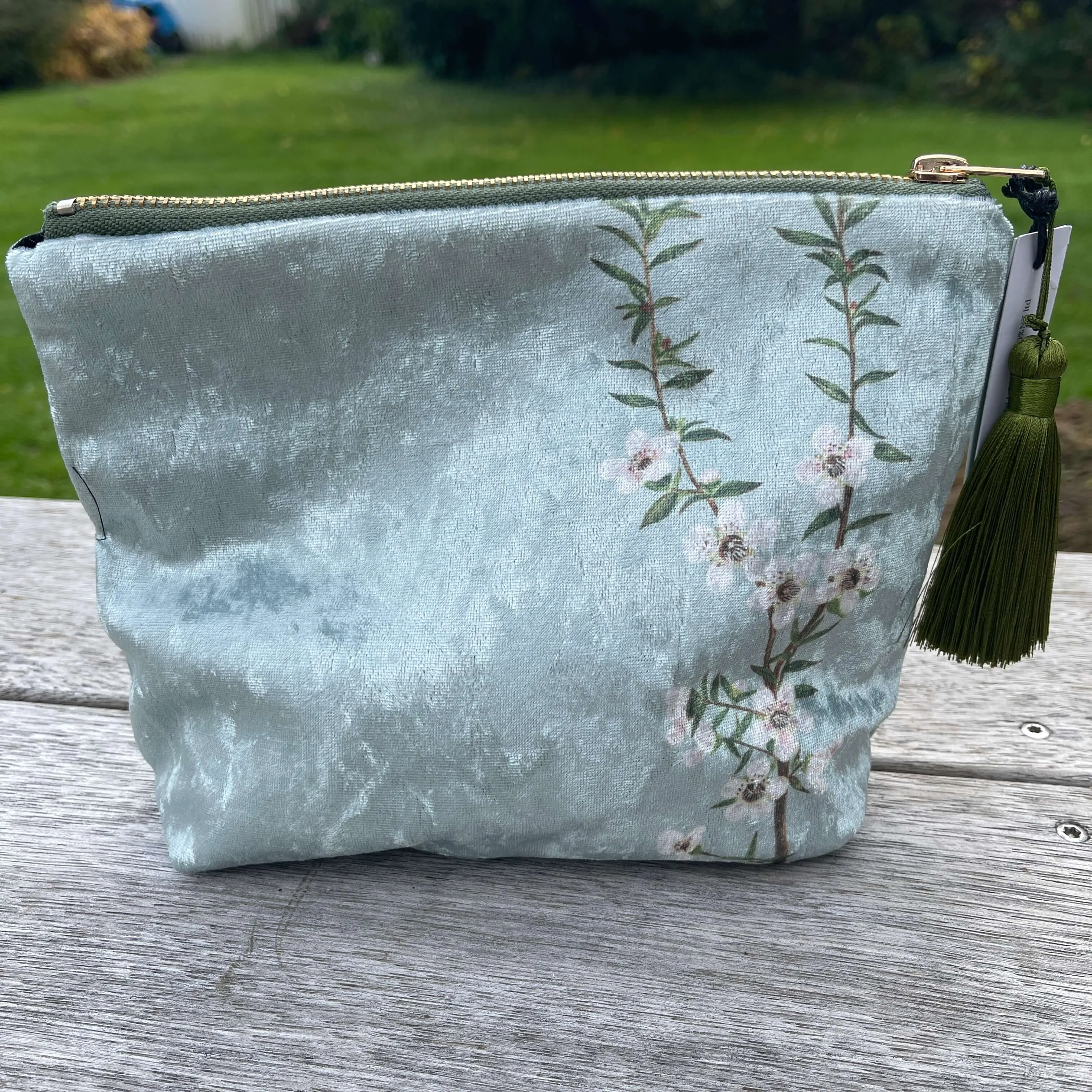 Mānuka Flower Velvet Cosmetic Bag