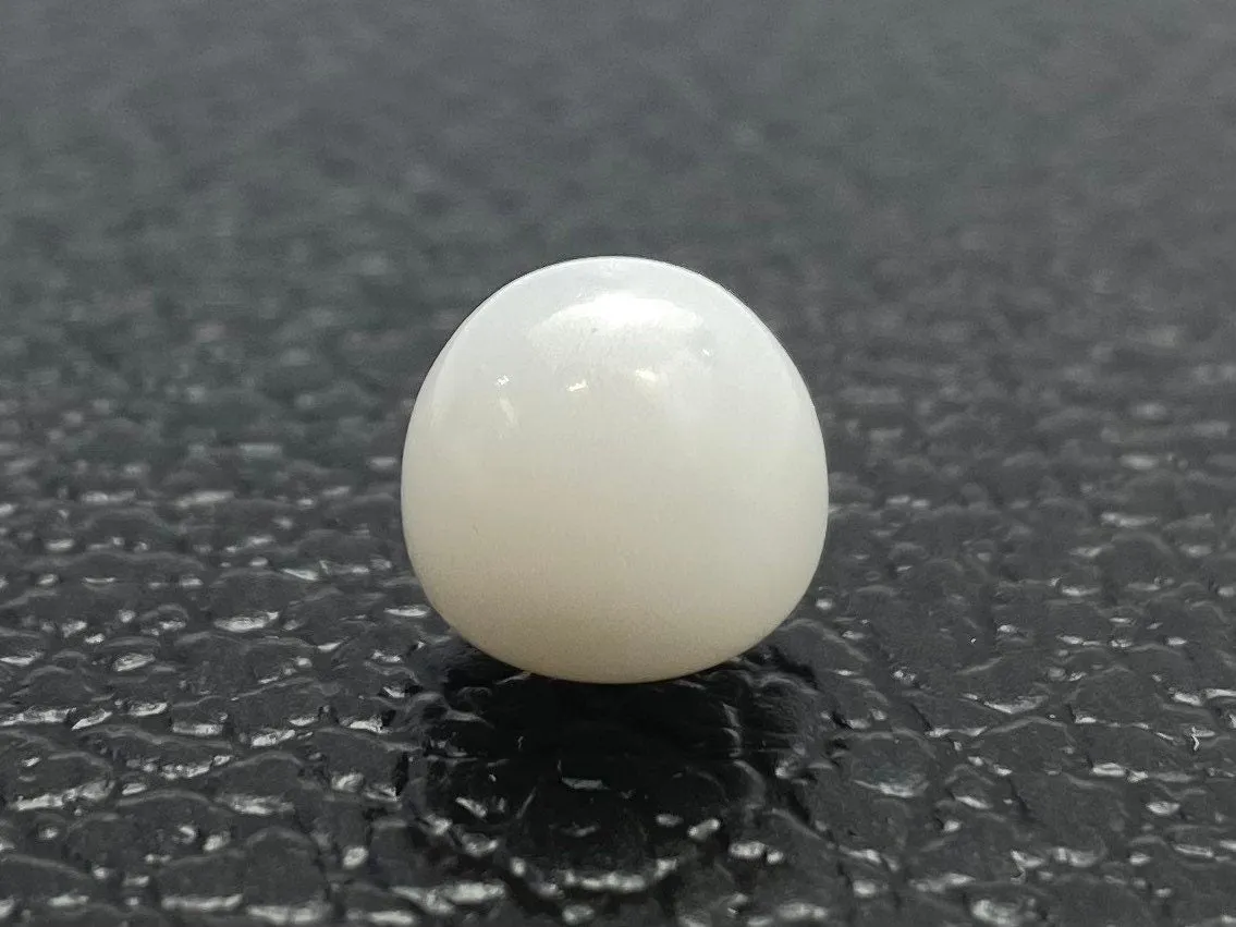 No.02 100% Natural Tridacna Pearl white Clam Pearl, 7.220 carat, 9.82mm x 9.31mm