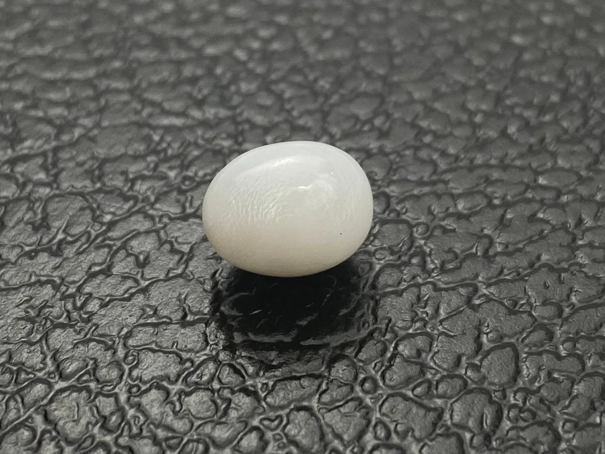 No.08 100% Natural Tridacna Pearl white Clam Pearl, 6.385 carat, 8.55mm x 10.73mm