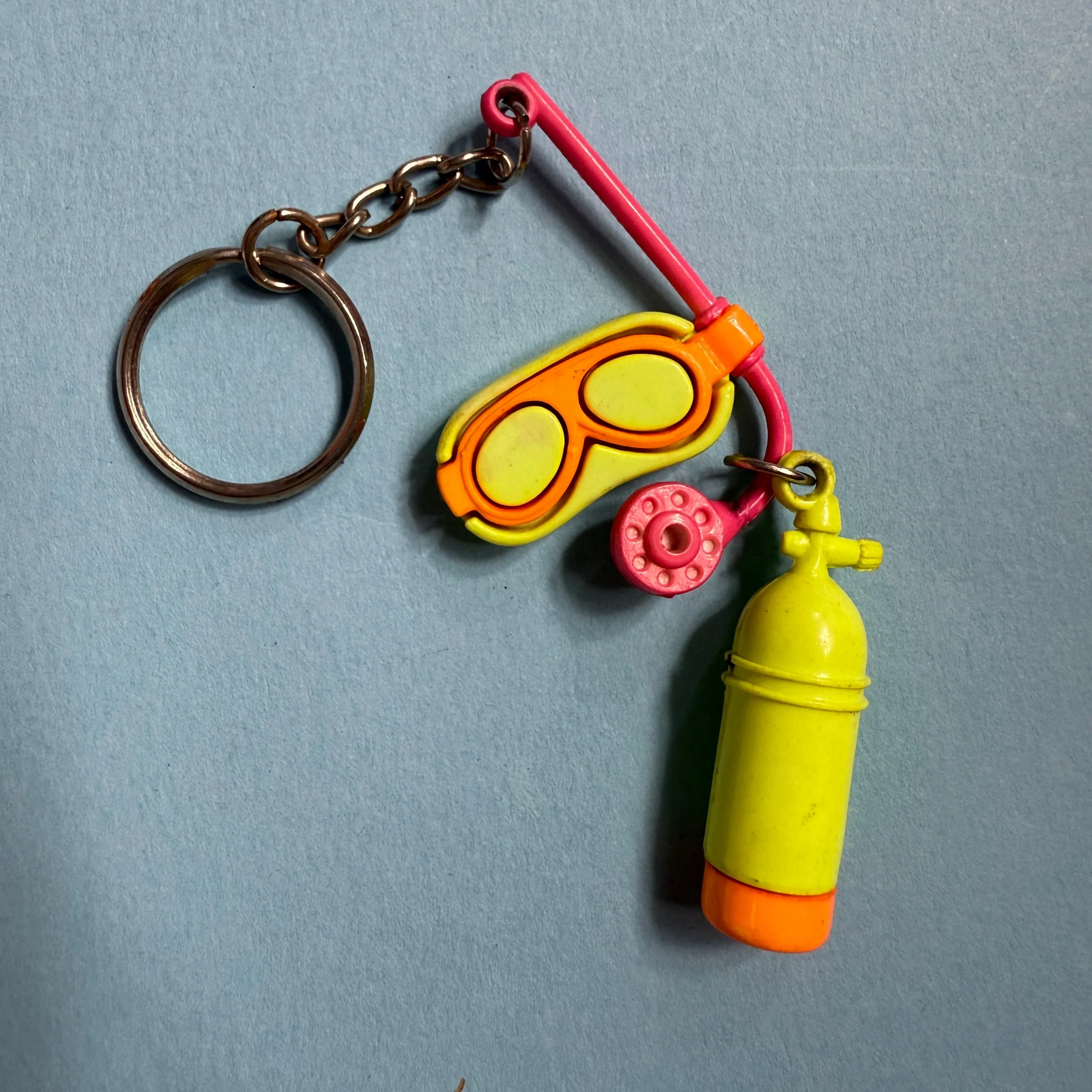 Retro vintage 80s keyring scuba diving set