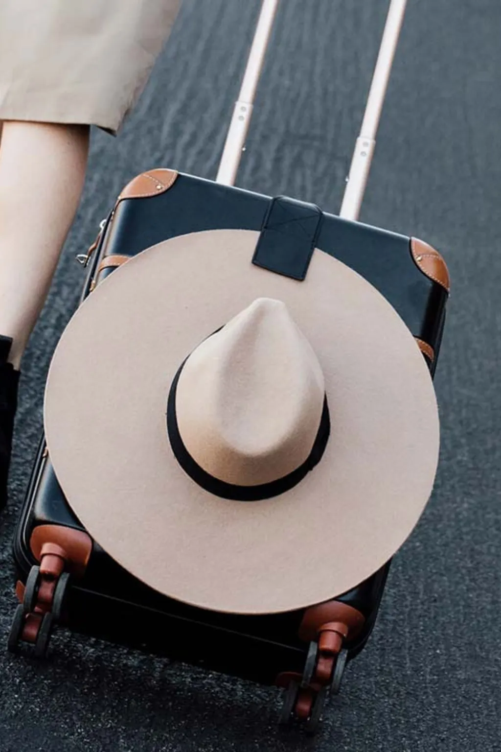 The Luggage Toptote Hat Clip