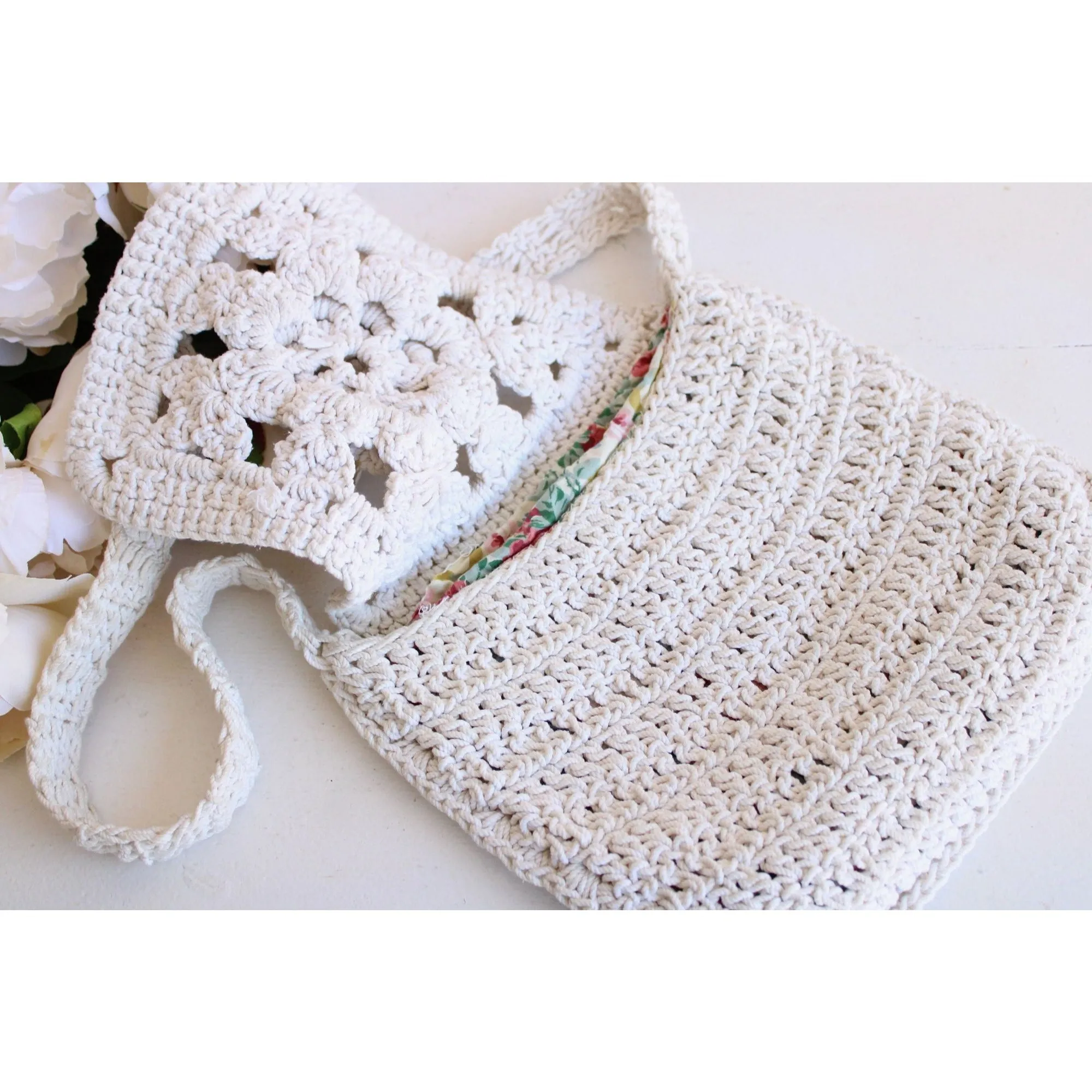 Vintage 1960s 1970s White Crochet Bag